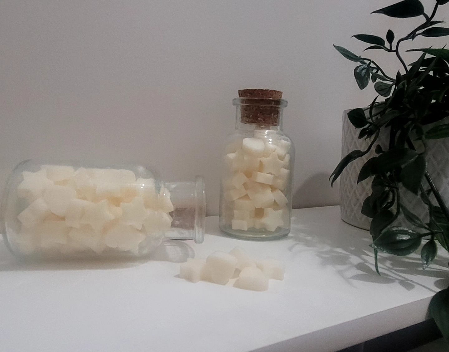 Clean Cotton Wax Melt Jar with cotton, lemon, and musk fragrance