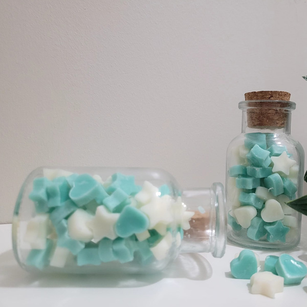 Frosted Eucalyptus Wax Melt Jar with refreshing eucalyptus, pine, and citrus fragrance